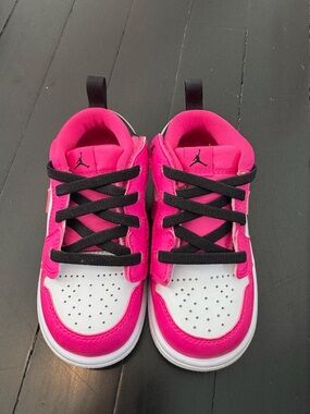 Jordan Kids Low-Top Sneakers in Black and Hot Pink